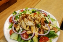 Greek-Salad-with-Chicken